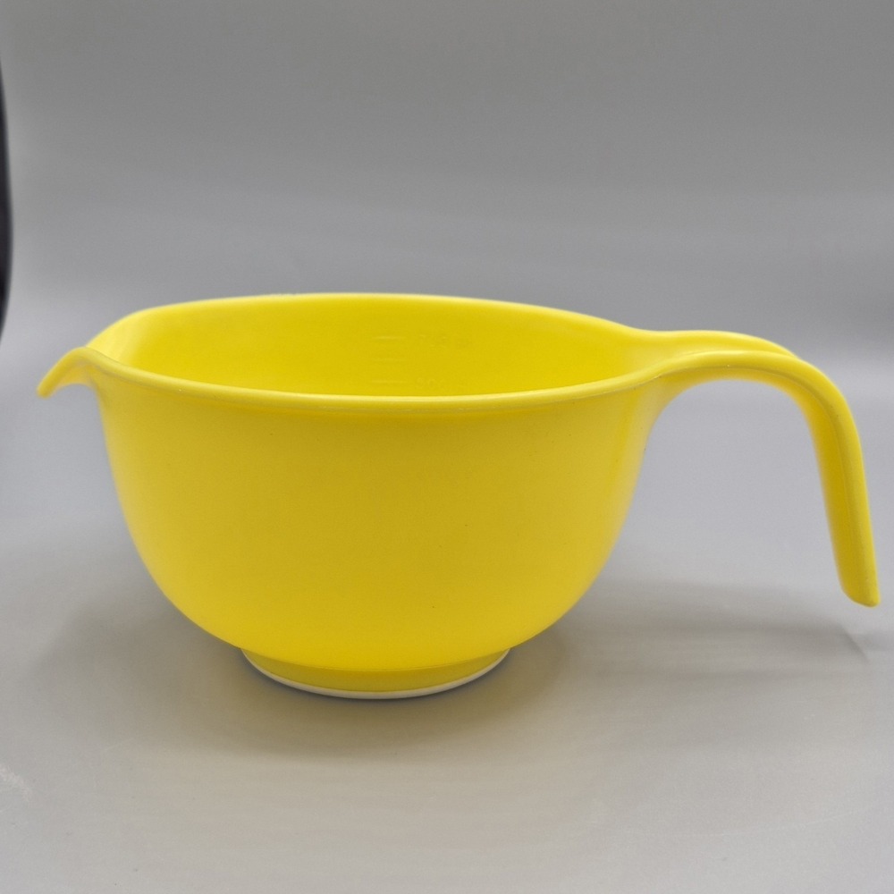 RUBBERMAID 3 Cup 700 ML Yellow Mixing Bowl Pour Spout Handle #3004 5.75"x3.5"